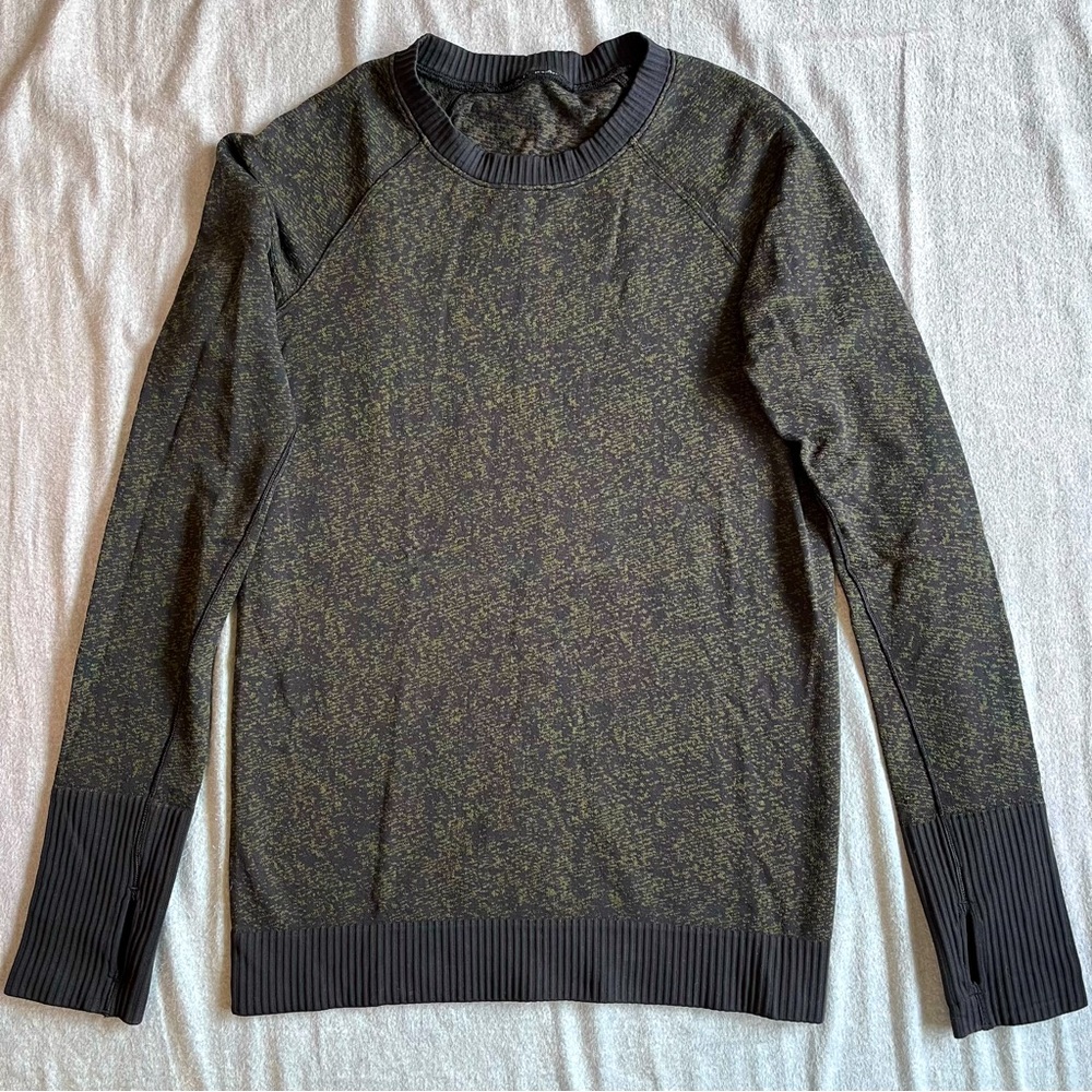 Lululemon long sleeve size 4